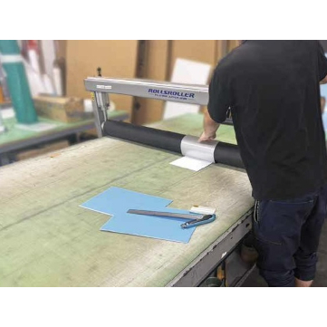 シートの貼り付けも素早く正確にすることが可能です。