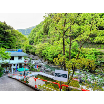 河川を利用した釣場の他にお子様向けの池も併設